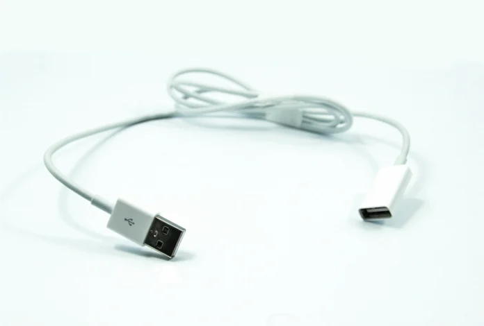 Дорожный зарядный переходник с USB-портами