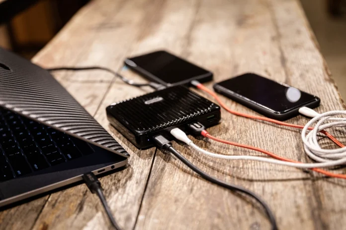 Компактный внешний аккумулятор с портами USB-C