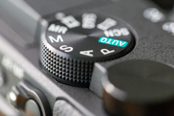 Полнокадровая беззеркальная фотокамера Canon