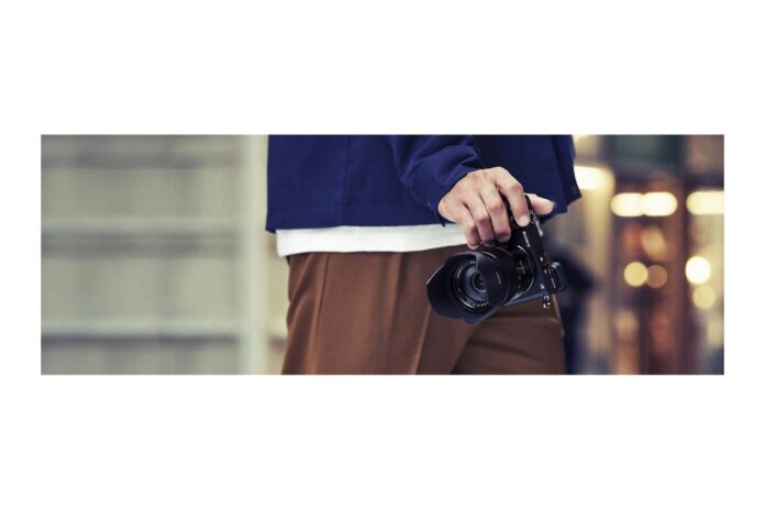 Беззеркальная фотокамера Sony Alpha a6400 с объективом 16-50 мм